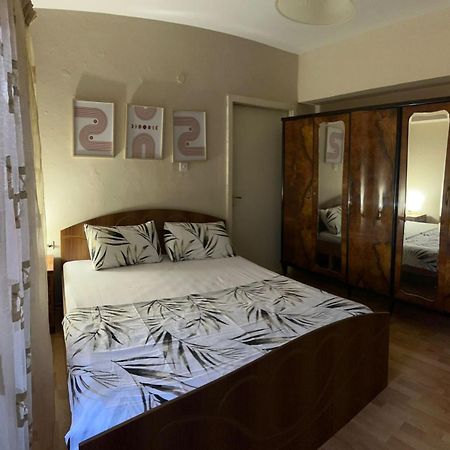 City Center Apartment Durres Bagian luar foto